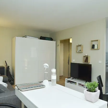 Relaxing Flat In Ix